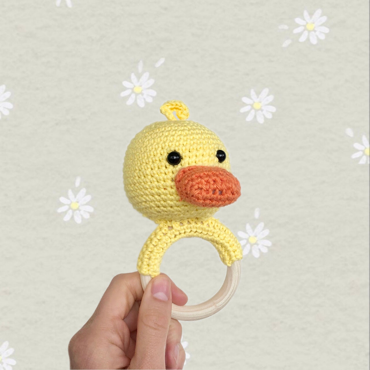 Sonajero amigurumi patito
