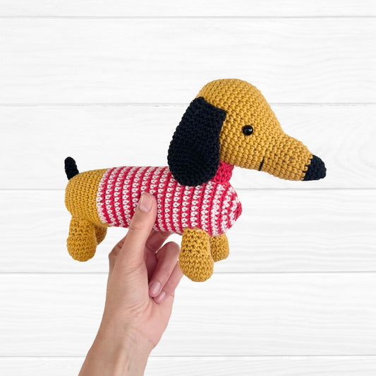 Perro salchicha amigurumi