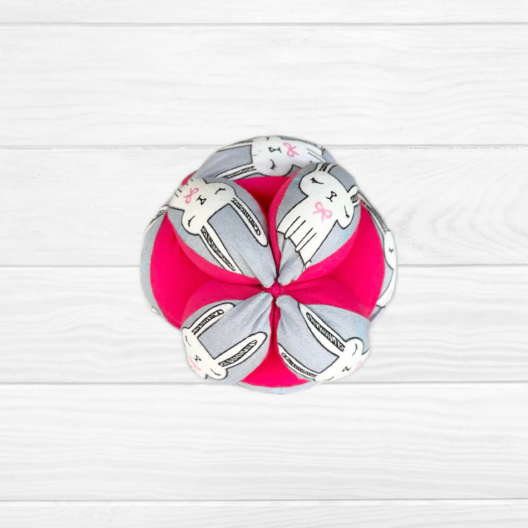 Pelota montessori conejos/ fucsia