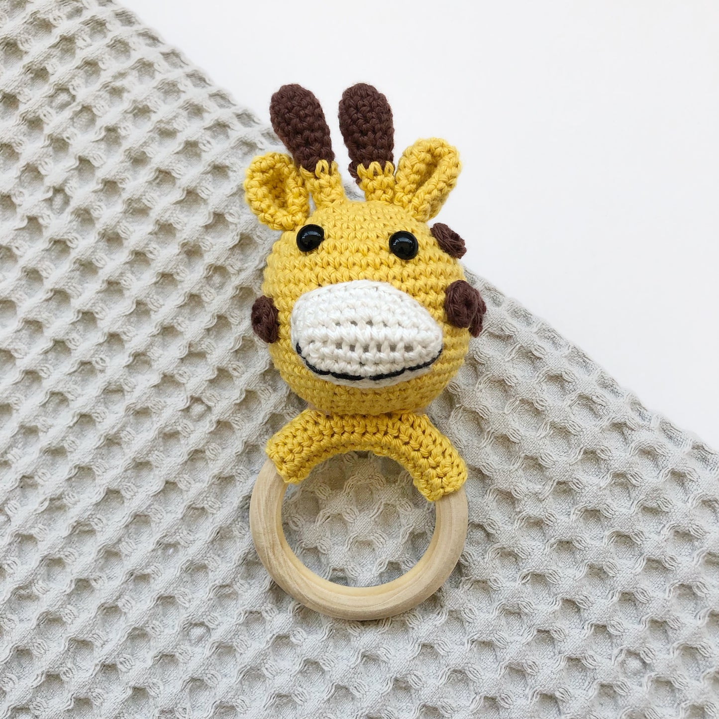 Sonajero amigurumi jirafa