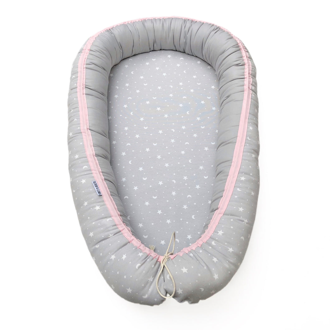 Nido colecho estrellitas/ lunas gris interior gris borde rosado