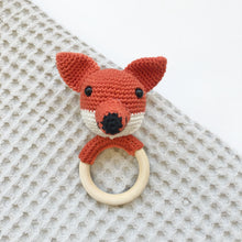 Cargar imagen en el visor de la galería, Sonajero amigurumi zorrito
