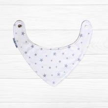 Cargar imagen en el visor de la galería, Babero bandana Estrellas gris
